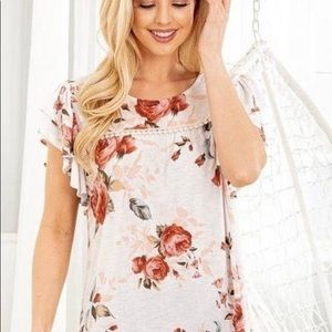 Heimish Small NWT Flloral Ruffle Sleeve Top.❤️